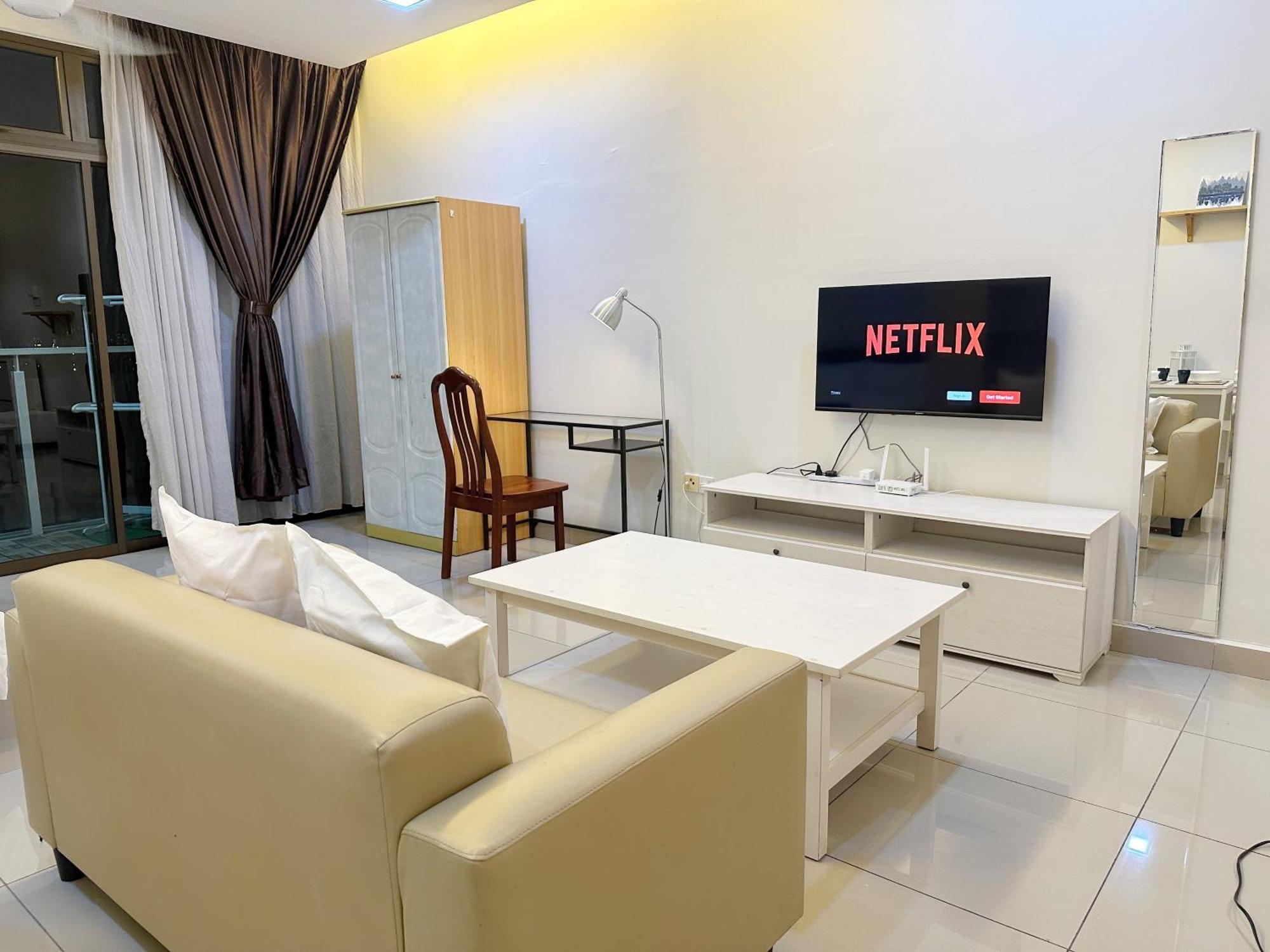 Palazio Serviced In Mount Austin Near Aeon Ikea Toppen Hsi Apartment