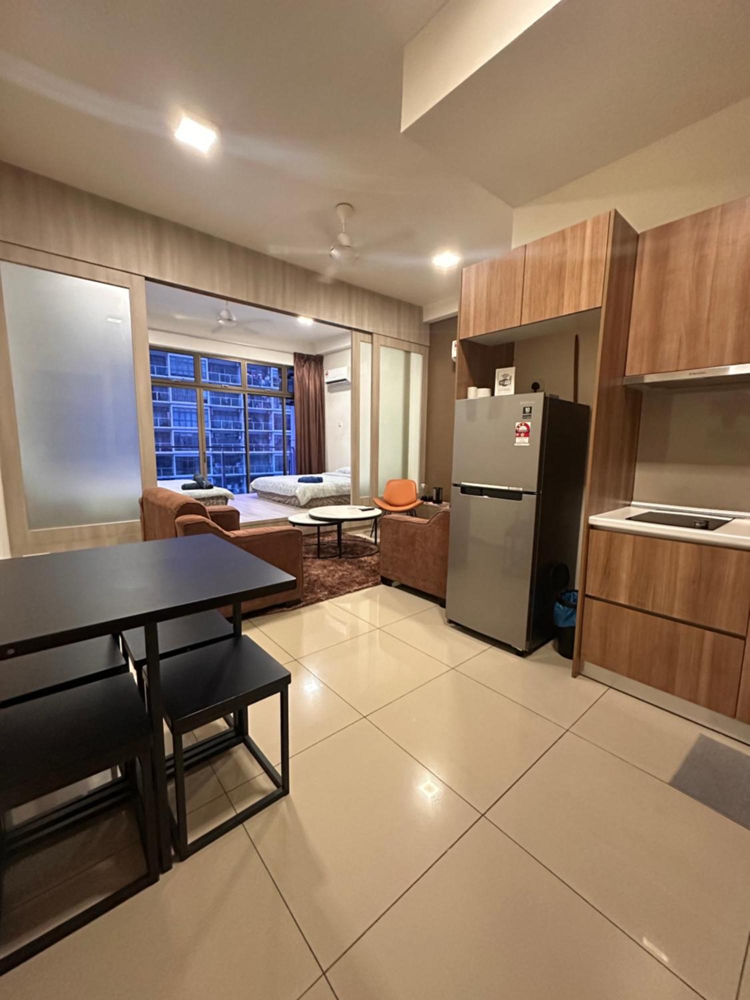 Palazio Serviced In Mount Austin Near Aeon Ikea Toppen Hsi